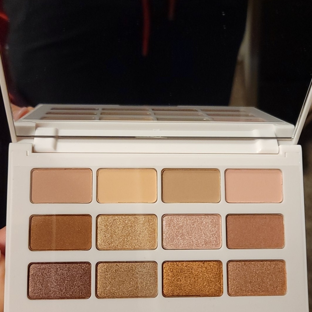 Eyeshadow - Picture 2 of 2